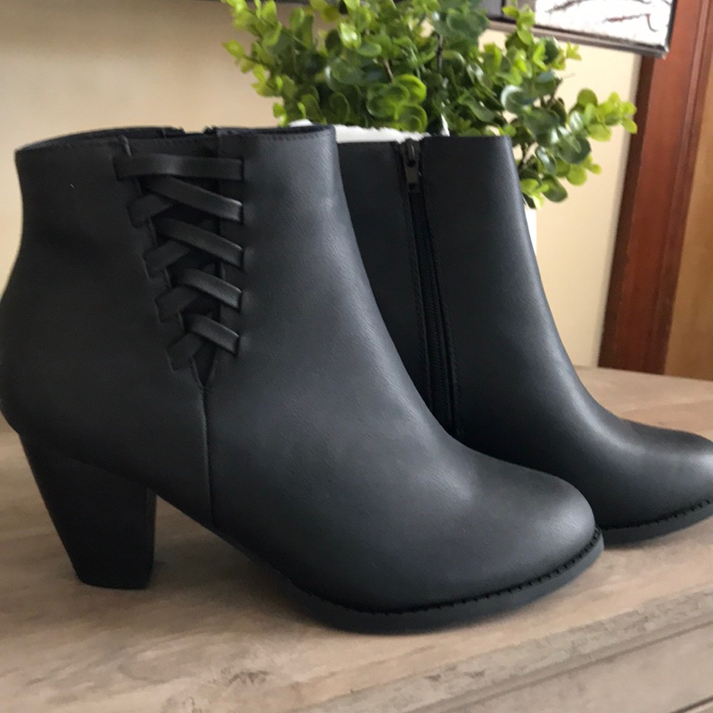 Black ankle booties!